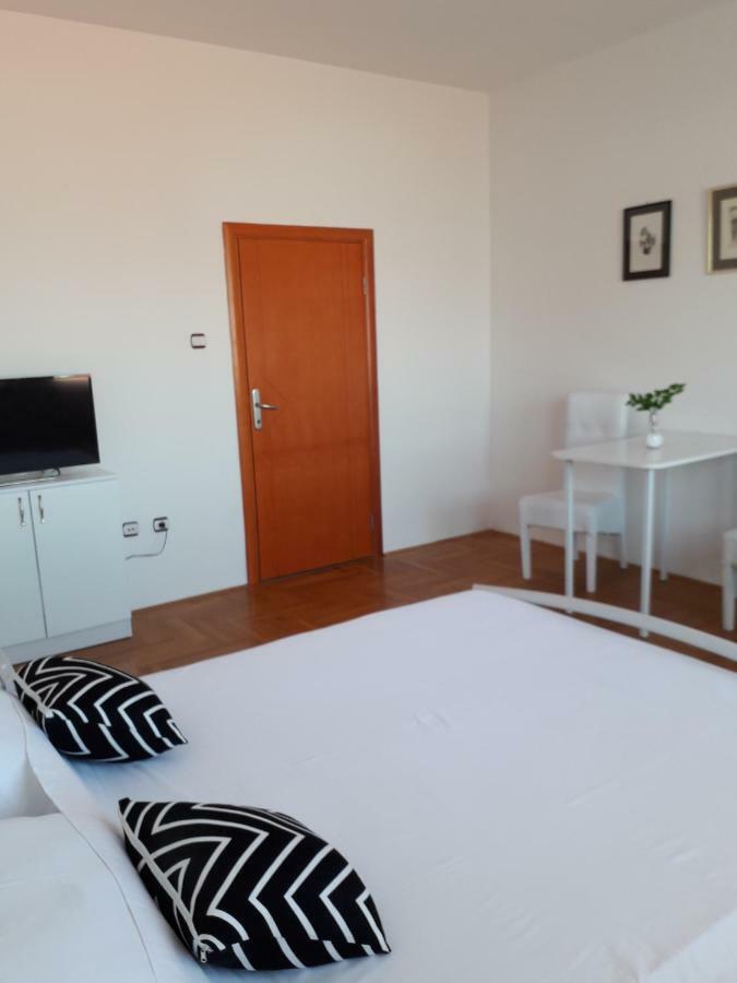Apartman Dunja Ns 2 Novi Sad Extérieur photo